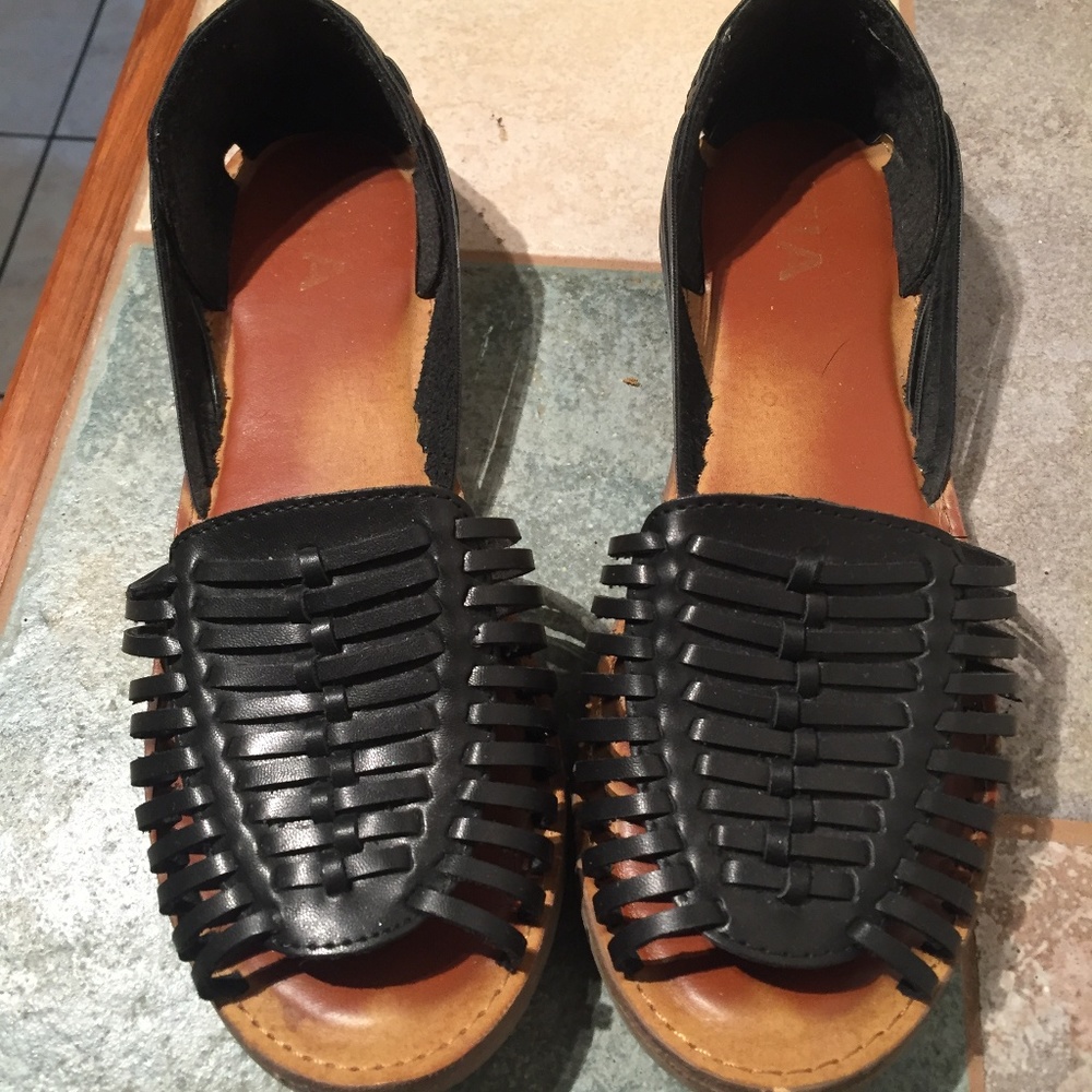 Black huarache flats